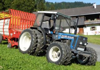 2WD traktorok Ford-NH 3435