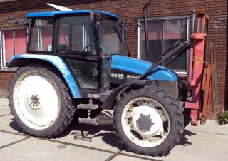 2WD traktorok Ford-NH 5635