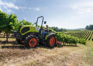 2WD traktorok Claas Nexos 230 VE