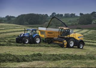 4WD silózók New Holland FR 550