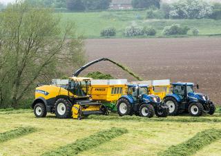 4WD silózók New Holland FR 550 