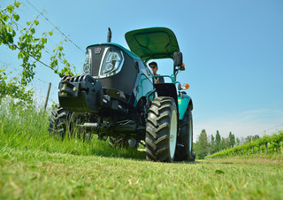4WD traktorok Arbos 3055