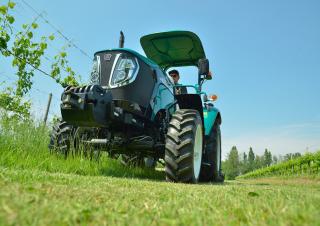 4WD traktorok Arbos 3055