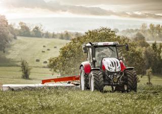Járművek Kompakt kommunális traktorok Steyr 4145 Profi CVT