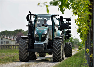 4WD traktorok Arbos 5100