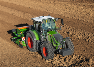 4WD traktorok Fendt 513 Vario Profi