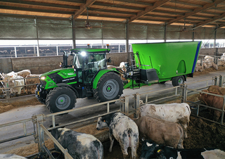 4WD traktorok DEUTZ-FAHR 6125 C RVShift 