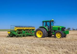 4WD traktorok John Deere 6135J