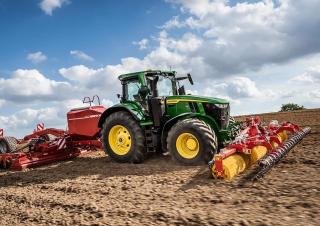 4WD traktorok John Deere 7R 330