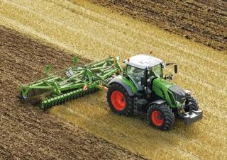 4WD traktorok Fendt 826 Vario Power