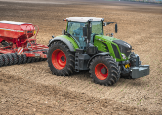 4WD traktorok Fendt 826 Vario Power
