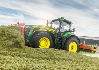 4WD traktorok John Deere 8R 440  