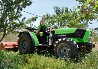 4WD traktorok DEUTZ-FAHR Agrofarm 415 TB