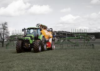 4WD traktorok DEUTZ-FAHR Agrotron 7210 TTV 