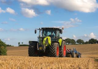 4WD traktorok Claas Arion 610