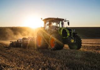 4WD traktorok Claas Arion 660 Cmatic 