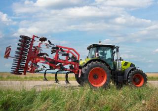 4WD traktorok Claas Arion 660 Cmatic 
