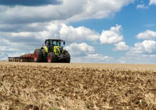4WD traktorok Claas Axion 830 Cmatic