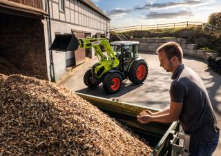 4WD traktorok Claas Axos 2.105 