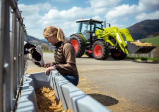 4WD traktorok Claas Axos 2.105 