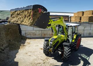 4WD traktorok Claas Axos 3.95 Trend
