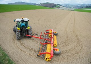 4WD traktorok Claas Elios 210 Classic 