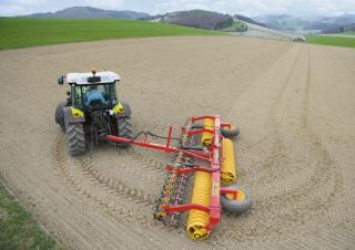 4WD traktorok Claas Elios 240