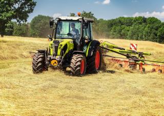 4WD traktorok Claas Elios 330   