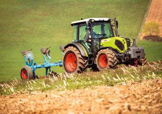 4WD traktorok Claas Elios 3.85 Trend