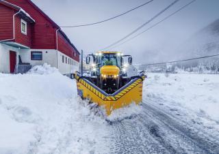 4WD traktorok JCB Fastrac 8330