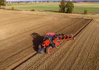 4WD traktorok Kubota M7133 