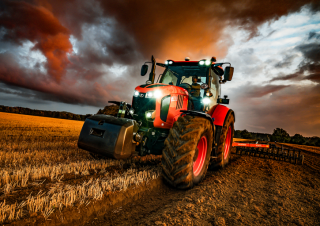 4WD traktorok Kubota M7133 