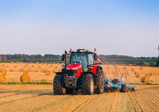 4WD traktorok Massey Ferguson MF 8737 S 