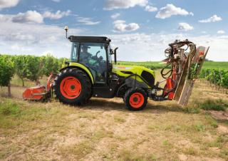 4WD traktorok Claas Nexos 2.85 Comfort M 