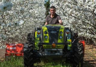 4WD traktorok Claas Nexos 230 FB