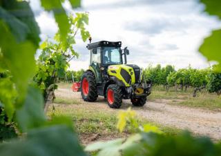 4WD traktorok Claas Nexos 2.105 Comfort M 