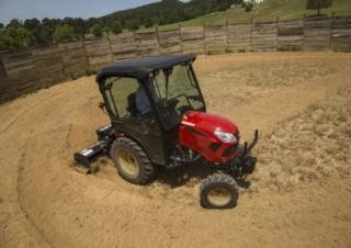 Járművek Kompakt kommunális traktorok Yanmar SA424DHX