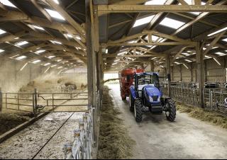 4WD traktorok New Holland T5.75