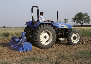 4WD traktorok New Holland TT75
