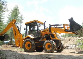Árokásó-rakodók Bull HD96 4WD