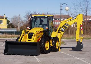 Árokásó-rakodók Komatsu WB93S-5 