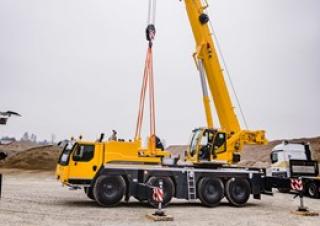 Autódaruk Liebherr LTM 1090-4.2 