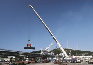 Autódaruk Liebherr LTM 1200-5.1 