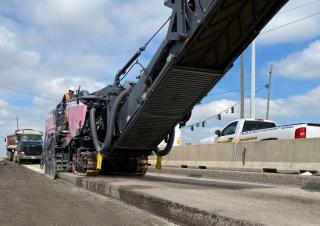 Burkolatmarók Wirtgen W 220 Fi