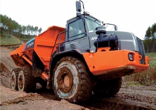 Csuklóvázas dömperek Hitachi AH400D