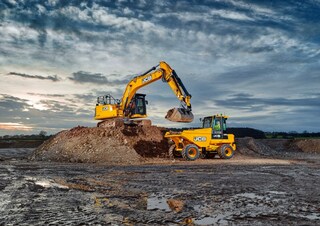 Csúszókormányzású rakodók JCB 210X LC