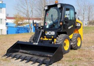 Csúszókormányzású rakodók JCB 225