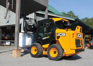 Csúszókormányzású rakodók JCB 225