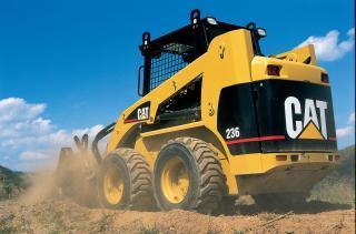 Csúszókormányzású rakodók Caterpillar 232B