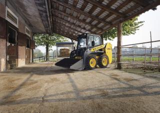 Csúszókormányzású rakodók New Holland L213